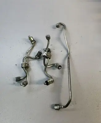 Toyota Corolla Verso AR10 Fuel injector supply line/pipe 