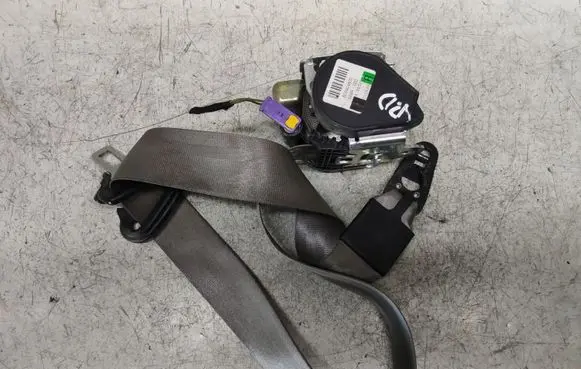 Audi A6 S6 C6 4F Front seatbelt