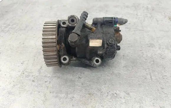 Renault Clio III Fuel injection high pressure pump