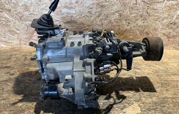 Mitsubishi L200 Gearbox transfer box case 