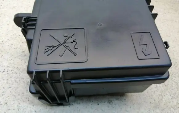 Dacia Spring Fuse box cover 243809977R 243125479R