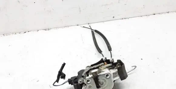 Mitsubishi Colt Front door lock