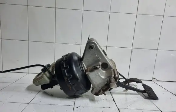 Jaguar XJ X300 Brake booster 3774717024 2696A10S