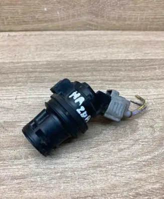 Mazda 6 Windscreen/windshield washer pump 8603109120 WithPlug