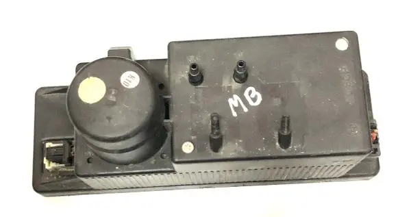 Mercedes-Benz E W210 Central locking vacuum pump 2108000048 0132006338