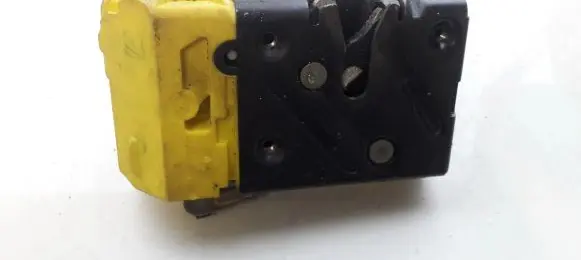 Volvo S60 Front door lock 8650545