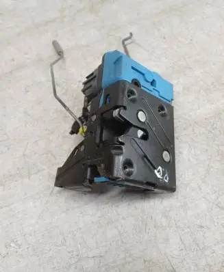 Volvo S80 Front door lock 30663042