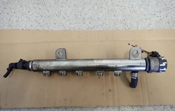 Suzuki SX4 Fuel injector supply line/pipe 0445214056