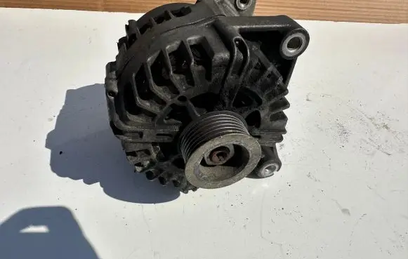 BMW 5 F10 F11 Generator/alternator 7802261 FG18S019 2543461B