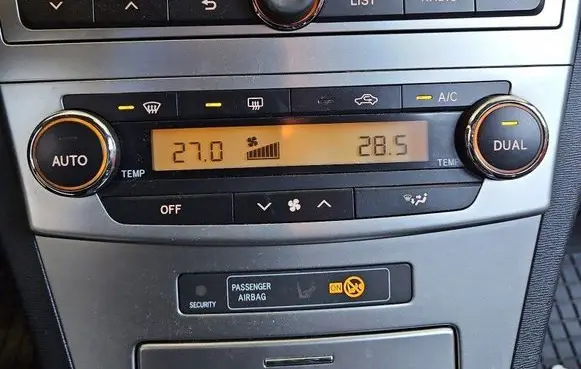Toyota Avensis T270 Climate control/heater control trim 55900-05520 IMPRK1481703