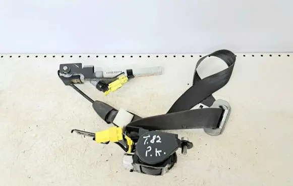 Honda FR-V Front seatbelt