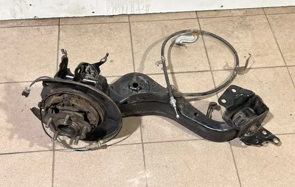 Nissan Juke I F15 Rear wheel hub spindle/knuckle 