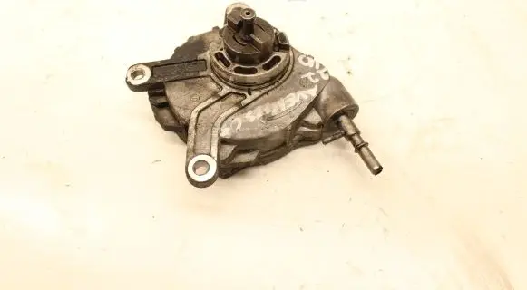 Toyota Avensis T250 Vacuum pump 28110675