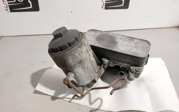 Volkswagen Transporter - Caravelle T5 Oil filter mounting bracket 070115389E