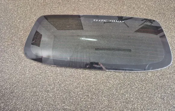 Hyundai Terracan Rear windscreen/windshield window