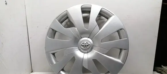 Toyota Yaris R15 wheel hub/cap/trim 426020D300