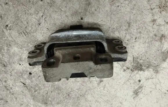 Skoda Octavia Mk2 (1Z) Engine mount bracket 1K0199555