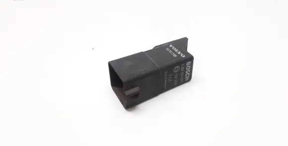 Volvo XC60 Glow plug pre-heat relay 30751798 0281003037