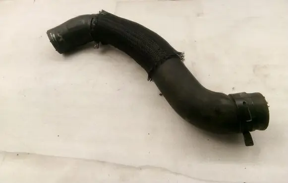 Toyota Avensis T250 Engine coolant pipe/hose 165710R010