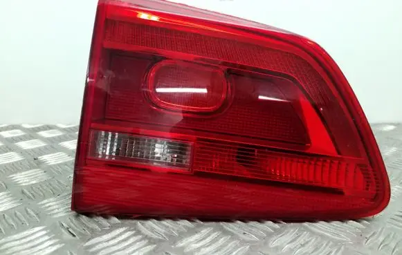 Volkswagen Touran II Tailgate rear/tail lights 1T0945093