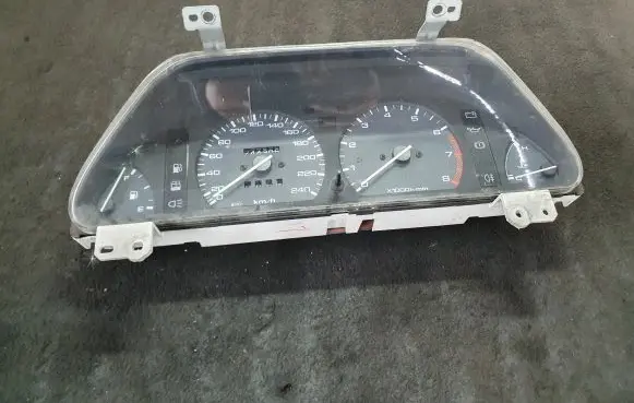 Mazda 323 Speedometer (instrument cluster) 4C11