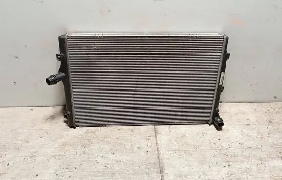 Volkswagen PASSAT B7 Coolant radiator 3AA121253