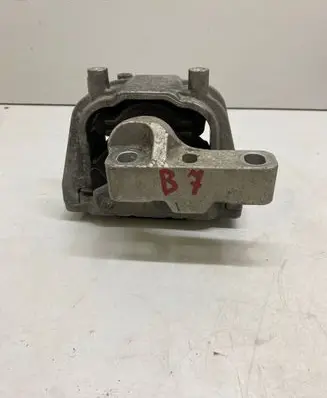 Volkswagen PASSAT B7 Engine mount bracket 1K0199262CN