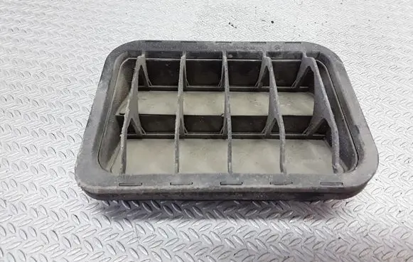 Mercedes-Benz C W203 Quarter panel pressure vent 2038300142