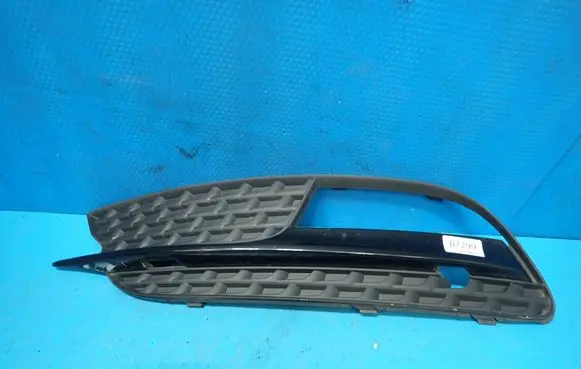 Audi A5 8T 8F Front fog light trim/grill 8T0807681H
