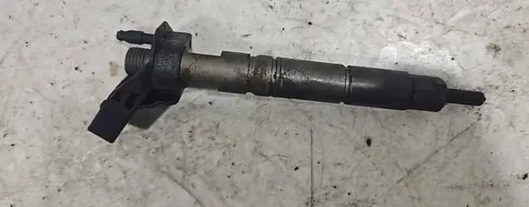 Mercedes-Benz C W204 Fuel injector A642070