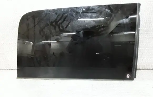 Nissan Prairie Rear side window