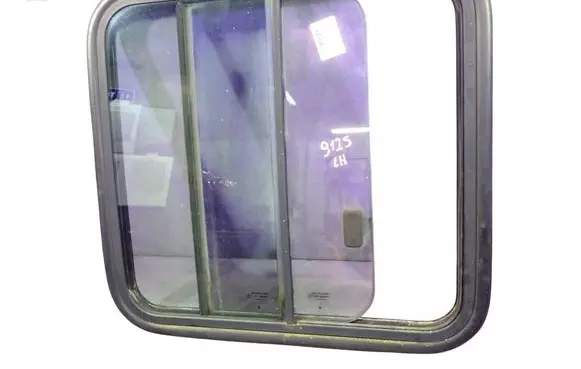 Fiat Ducato Front door window glass four-door 