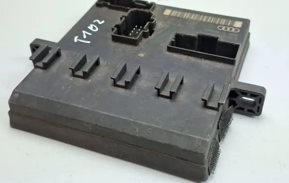 Audi A4 S4 B7 8E 8H Comfort/convenience module 8E0907279L