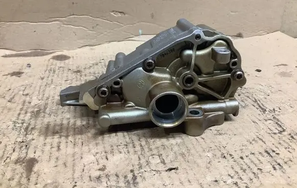 BMW M4 F82 F83 Oil pump 7846388
