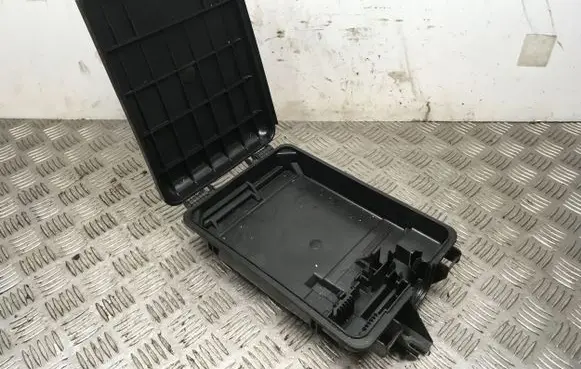 Skoda Superb B5 (3U) Fuse box cover 8D0927613 8D0927355A