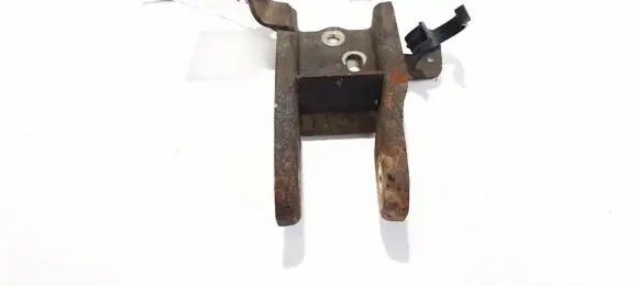 Volvo S40, V40 Engine mounting bracket