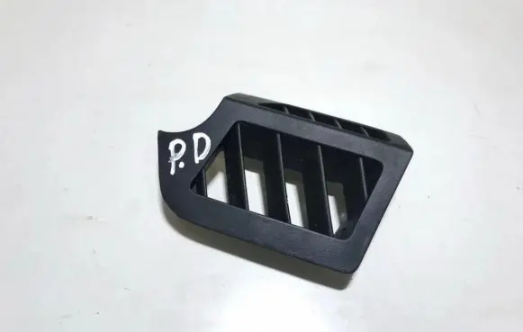 Toyota Avensis T270 Dash center air vent grill 5596105050 55961-05050