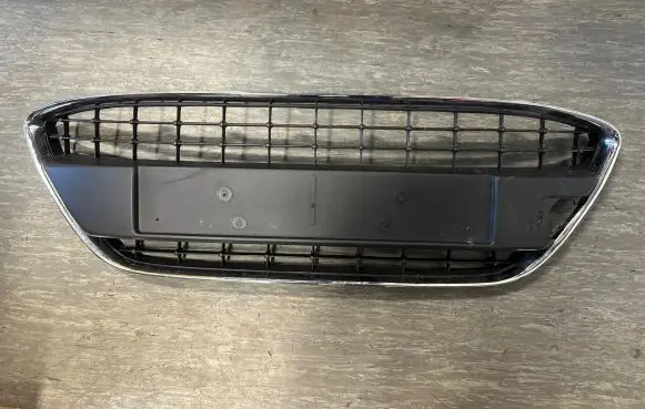 Ford Fiesta Front grill 1538490 8A6117B968D