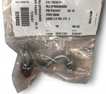 Volkswagen PASSAT B6 Fuel injector supply line/pipe 03L130301R