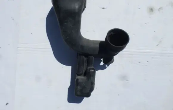 Suzuki Grand Vitara II Air intake duct part