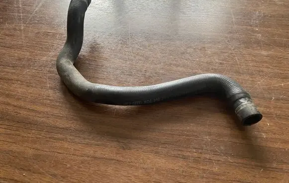 Audi A4 S4 B5 8D Engine coolant pipe/hose 8D0819373E