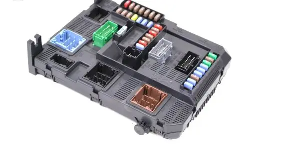 Peugeot 2008 I Central body control module 9807532080