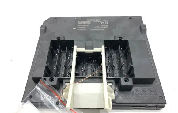 Volkswagen Tiguan Central body control module 5Q0937084CF