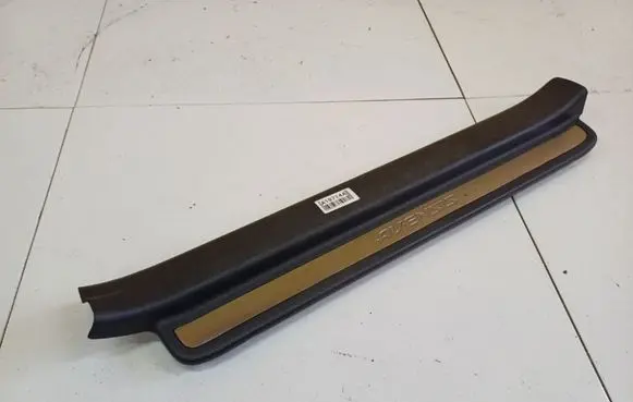 Front sill trim cover