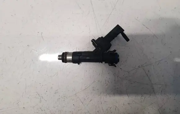 Chevrolet Cruze Fuel injector 0280158205