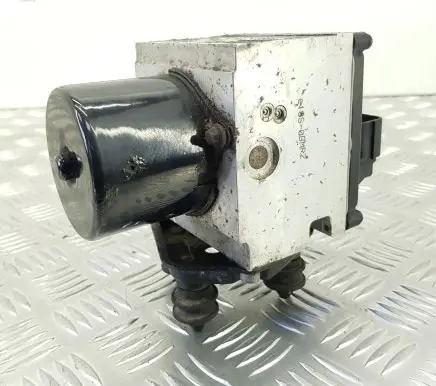 Volkswagen PASSAT B6 ABS Pump 16332501A Y40603749