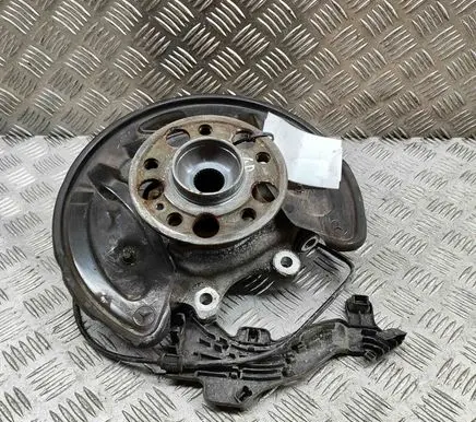 Rear wheel hub