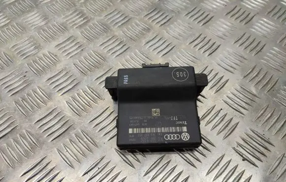 Audi A3 S3 A3 Sportback 8P Gateway control module 1K0907530G 1K0907951