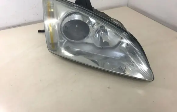 Ford Focus Headlight/headlamp 4M5113W029 4M5113W029HB