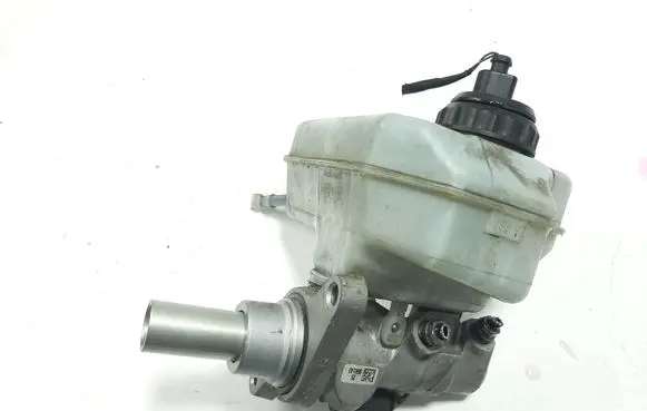 Volkswagen PASSAT B7 Master brake cylinder 3C1611301 5N0945459A